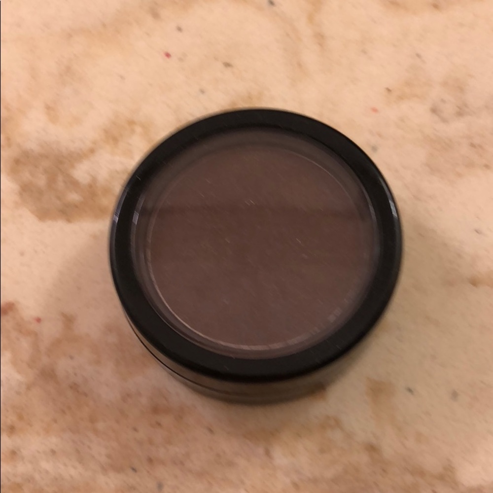 Eyeshadow - Picture 2 of 3